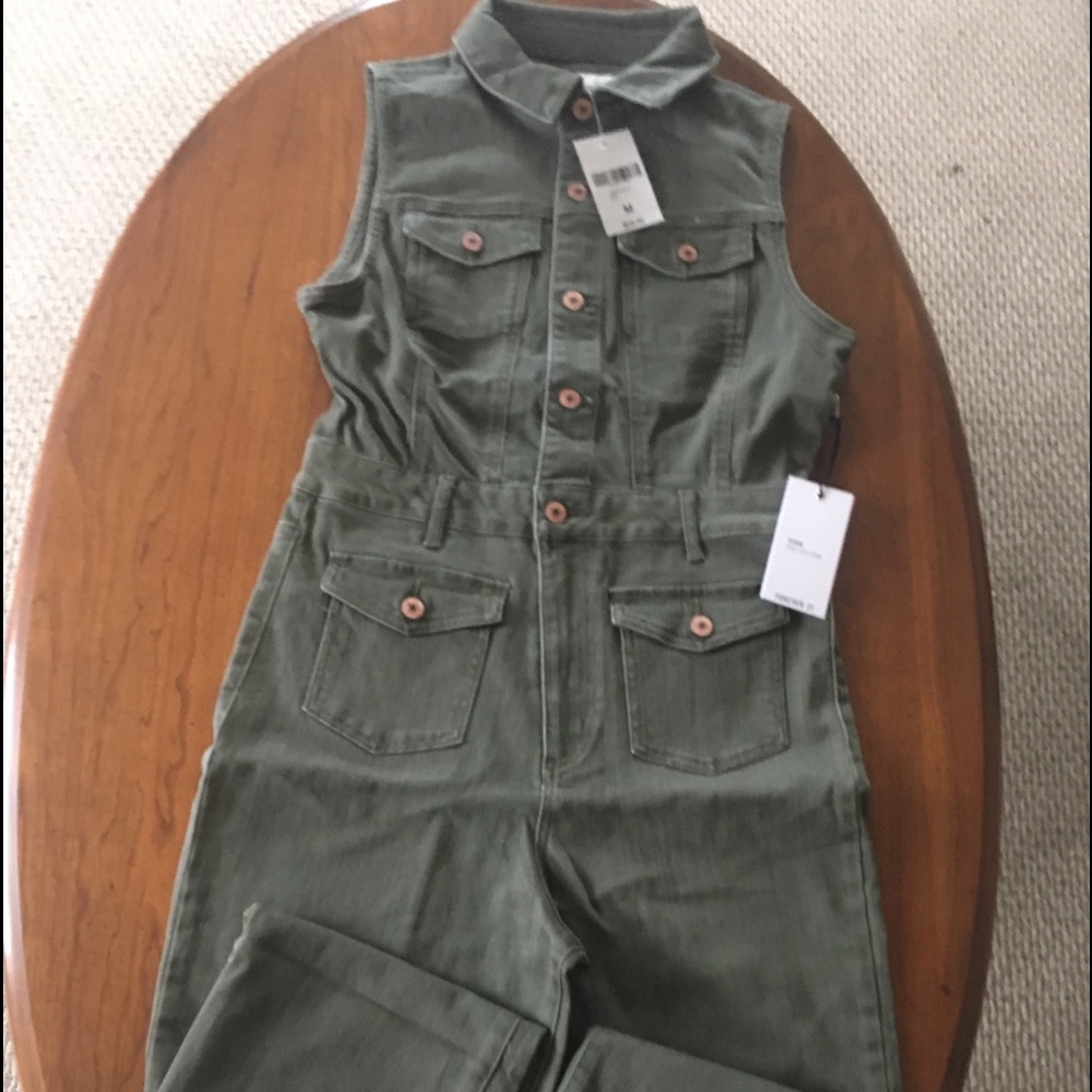 NWT Olive Color Sleeveless Frayed Hem Jumper